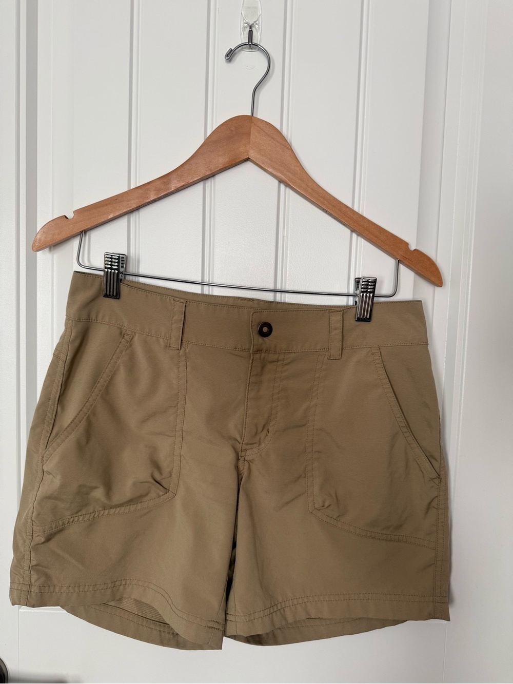 Columbia Omni-shield outdoor shorts size 4